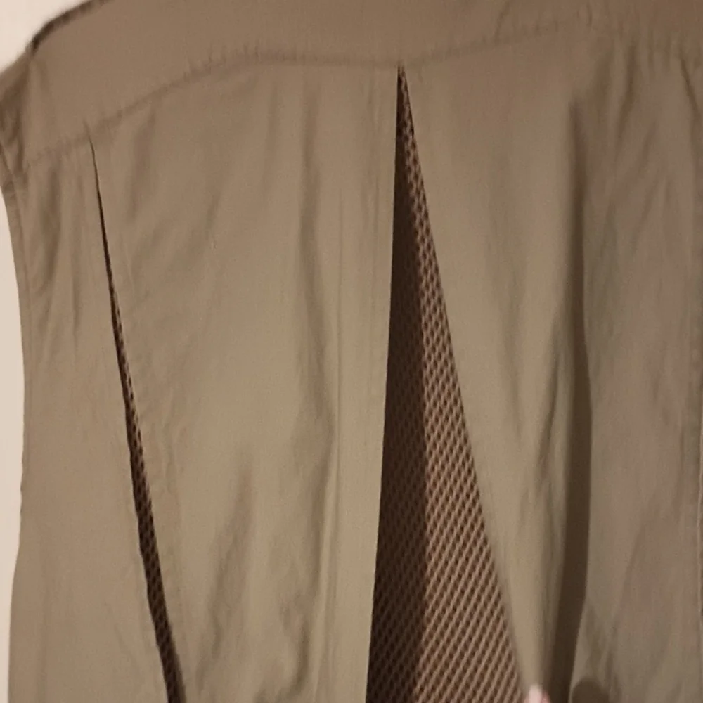 Vintage Banana Republic 1980's Men's Multi-Pocket Fishing/Utility Vest in Khaki